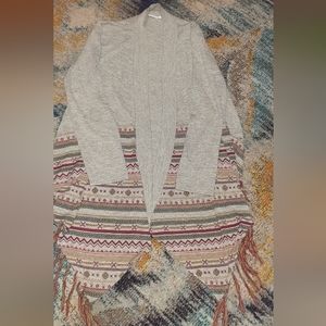 Loop 18 cardigan sz xl Gray with a pattern and tassels